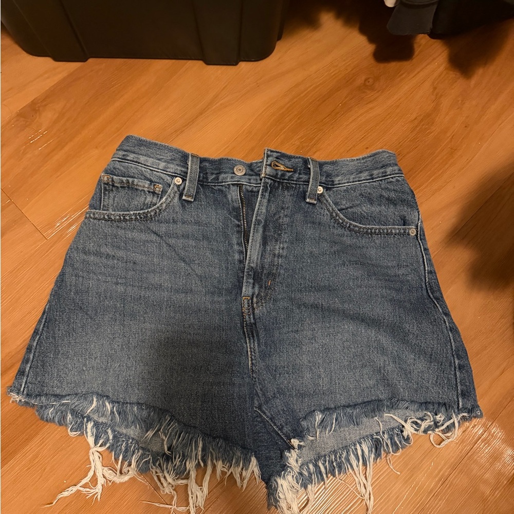 Levi’s Denim Frayed Hem/High-Waist Women’s Shorts